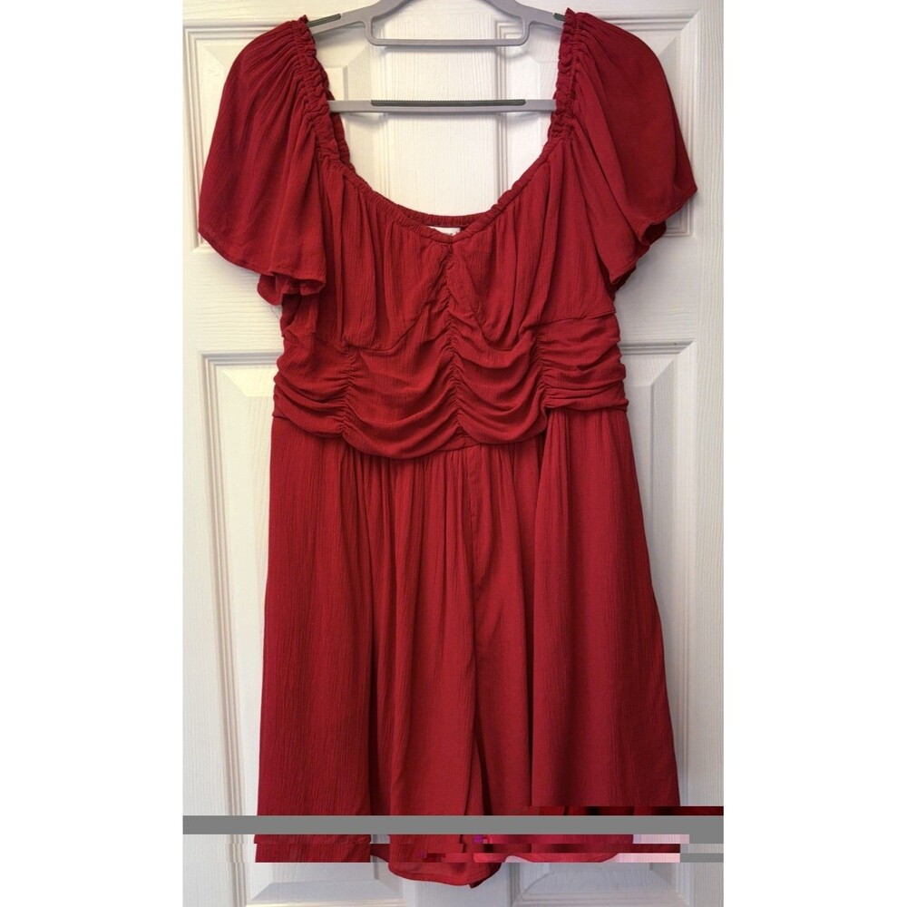 Hollister Red Romper Size Large On Or Off Shoulder Flowy Stretch Smocked Pockets
